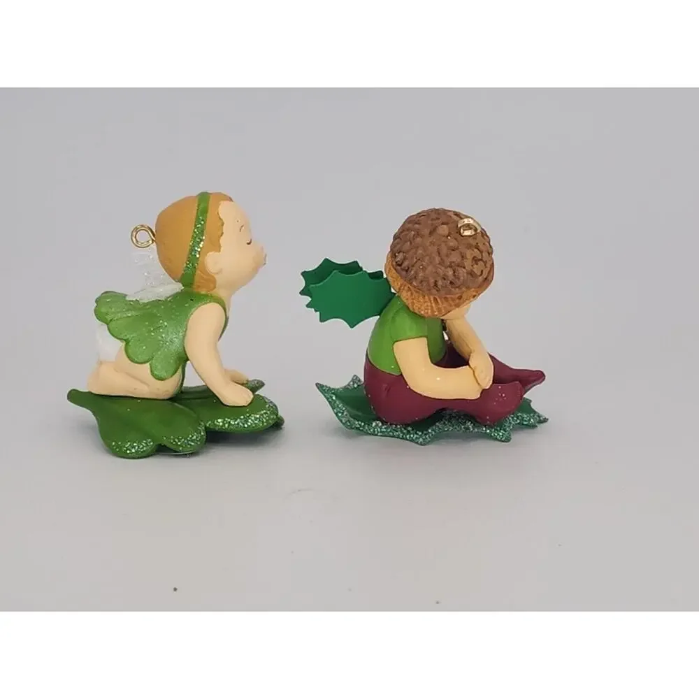 Hallmark Mistletoe and Holly Ornament 2018‎ U76